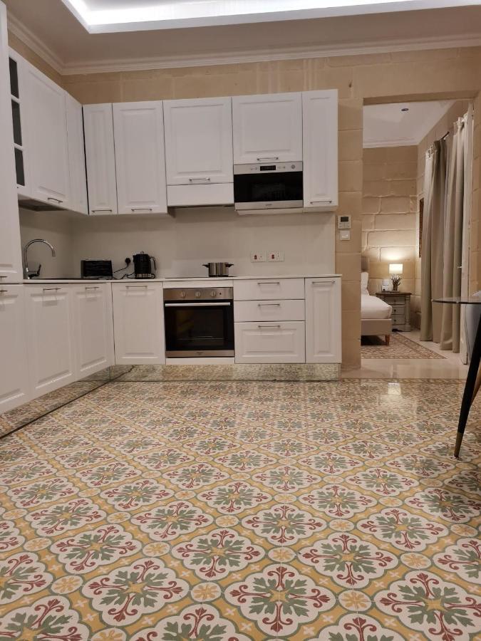 Typical Maltese Maisonette In St.Julians Saint Julian's Exterior photo